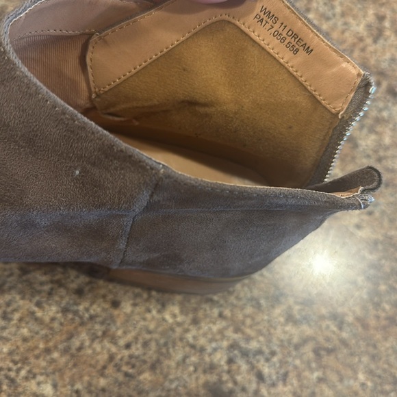 Dolce Vita Asymmetrical Ankle Bootie Size 11 Gray Back Zipper Closure Almond Toe - Picture 15 of 16